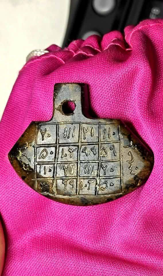 قلادة حجر عباس اباد الافغاني قديم
حجمه كبير وزنه ثگيل تقريبا ١٠ غرام 
اصلي شرط الضمان 
السعر ٧٠ وبي مجال 
منحوت عليه ياحافظ ياحليم 
ياكريم يارحيم 
گهيعص
كلمات جذب بركة لحامل القلادة
يوجد توصيل 
للاستفسار خاص


**إذا كنت صاحب هذا الإعلان وتريد حذفه لأي سبب، رجاءا أرسل رسالة إلى الدعم الفني**