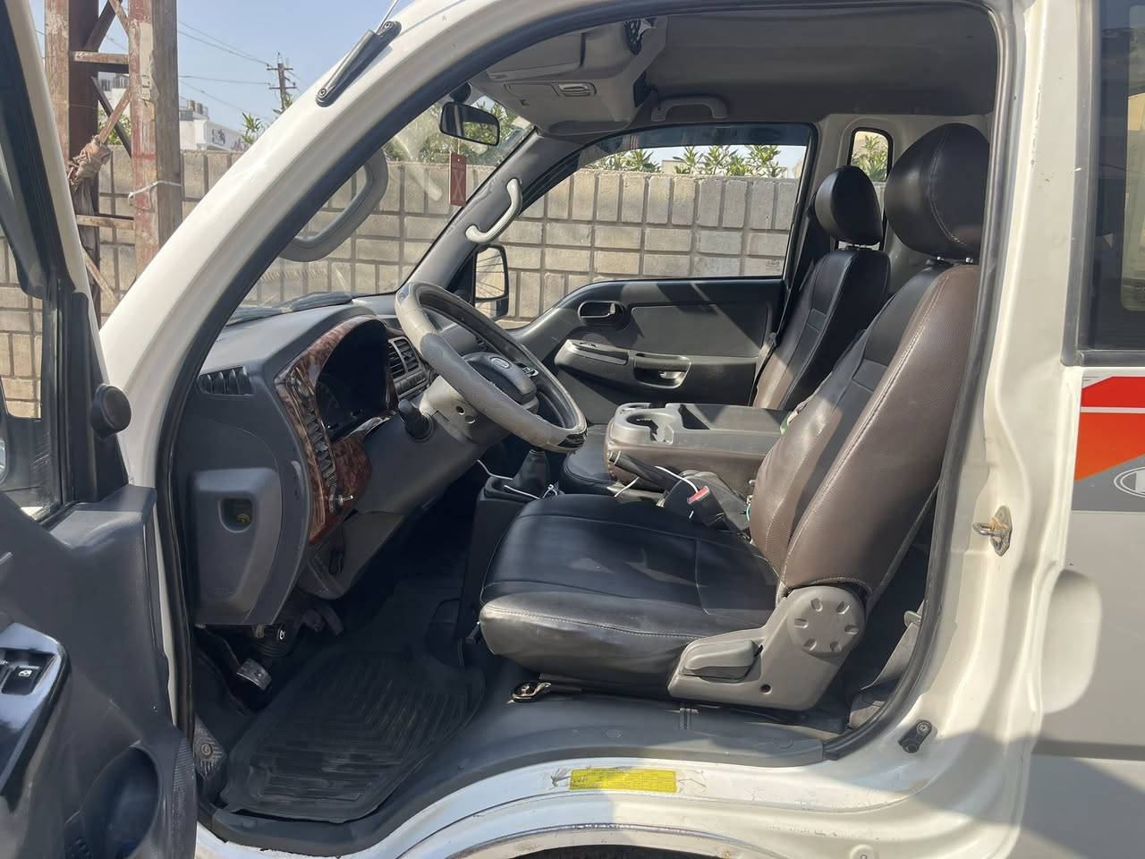 السلام عليكم للبيع كيا بنكو موديل 2013 رقم بغداد جديد هزه جديدة ضريبه مصفره السياره مكفوله كير محرك شاصي كشر فقط الدوسات بيها صبغ  السعر 110$ بيها مجال بسيط مكاني بغداد الصليخ ***********
