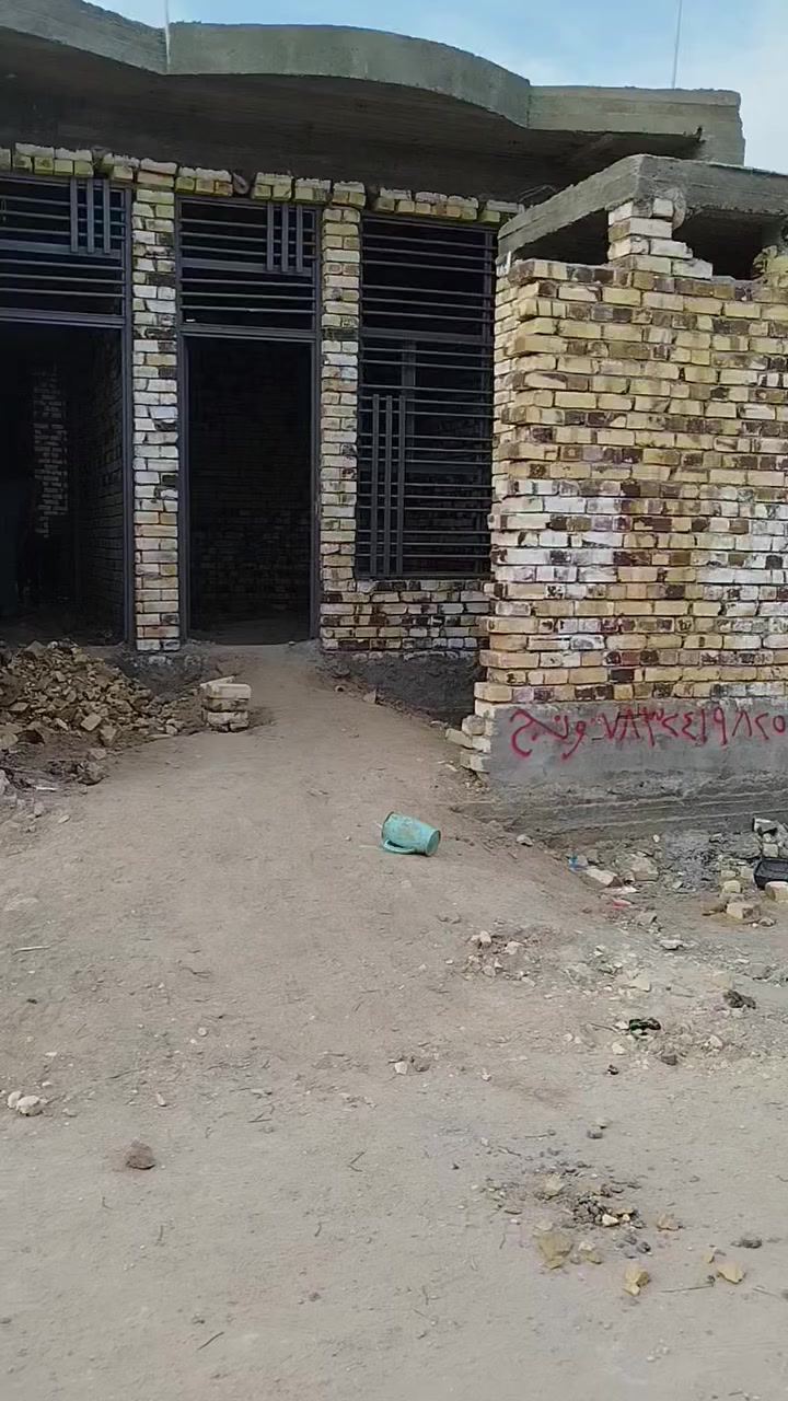 هيكل مسقف للبيع في مجمع نبيل مقابيل المستشفى القاسم المساحه 100م لاستفسار على الرقم التالي ***********
