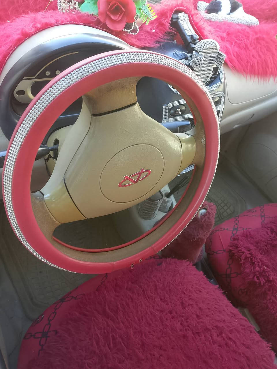 سلام عليكم  كيو كيو موديل 2009 كير وتو عادي كير مكينه صدر نضيفات تخم تاير باتري جديد رقم بغداد انكليزي السعر 27بيها مجال العنوان بغداد الشعب ***********
