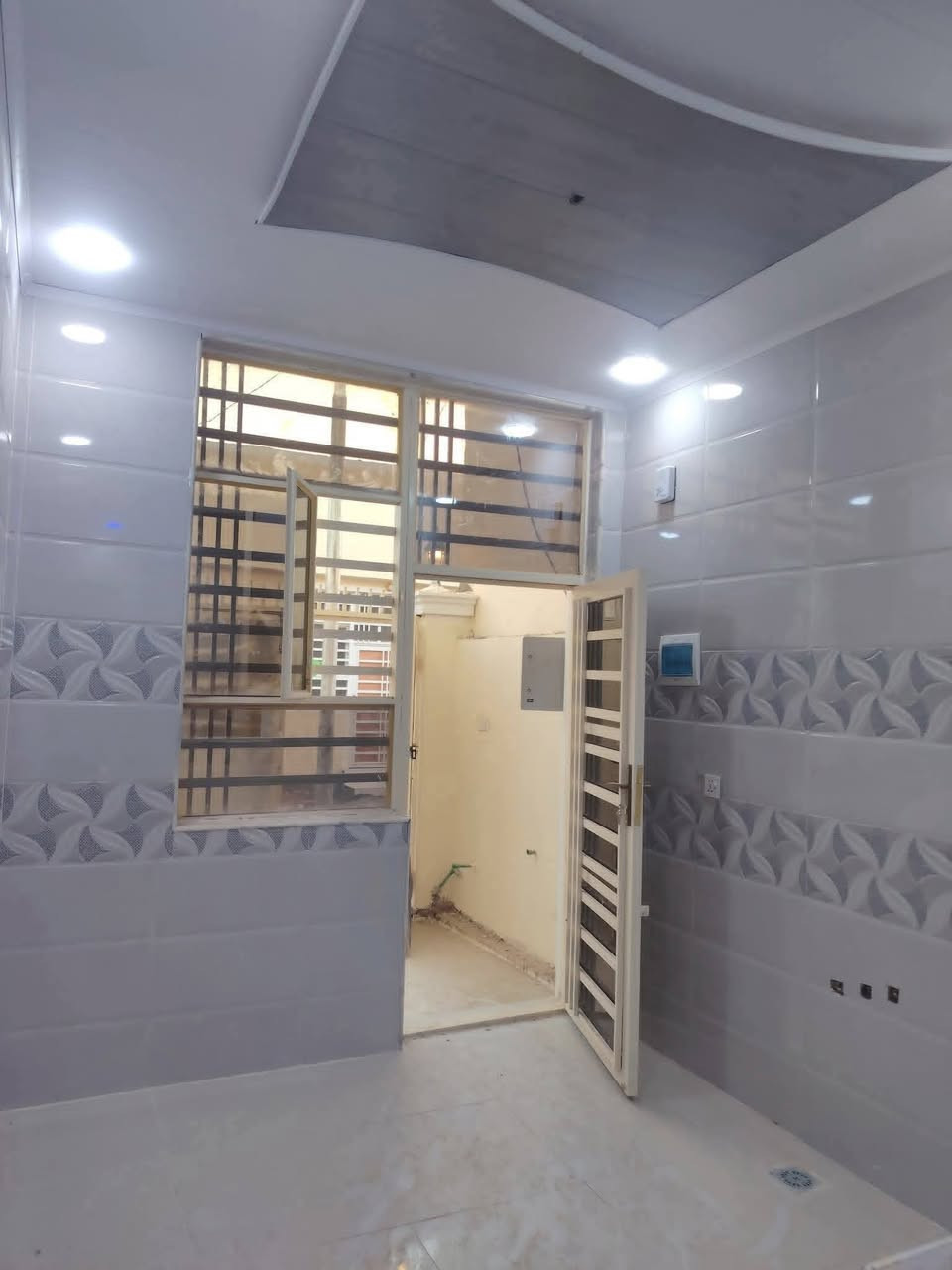 110 متر للبيع
طابو زراعي سند 25 قرار محكمه
غرفتين وصاله ومطبخ وصحيات داخليه وخارجية واستقبال
عنوان البيت نجف مقابل قرية الغدير قريب من الشارع العام بالخط الاول
بسعر 56 وبي مجال
للاستفسار اتصل على *********** أو مراسله واتساب
