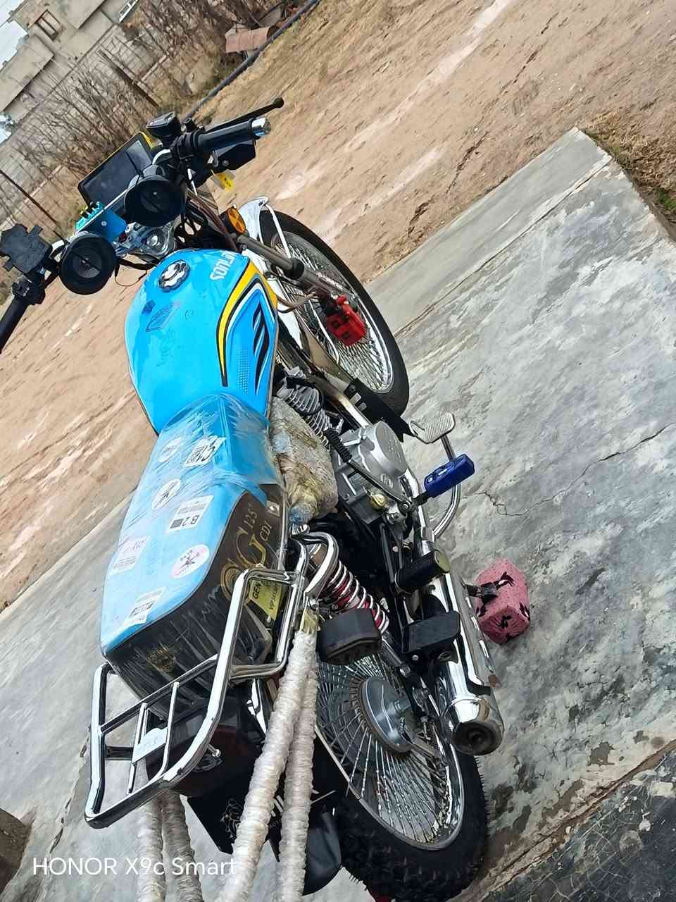 السلام عليكم موطور للبيع تايكر موديل 25 ومحرك ما مفتوح شرط موطور نضيف و جديد تواير جدد  وياله شرط مصطره محرك شرط ما مفتوح شرط موطور كلو شغال برغي ما يعوزه كهربائيات كلها شغاله شرط موطور نضيف سعر 700 وبي مجال للاستفسار الاتصال على الرقم ***********
