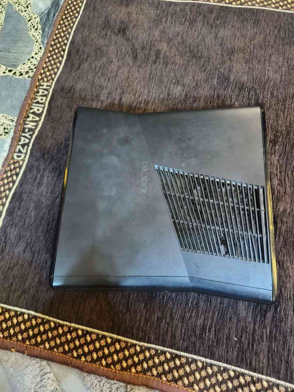سلام عليكم اكس بوكس 360 كامل ملحقاته جديد ما مفتوح مهكر 85 لعبه منهم / كلف اوف ديوتي / و GTA 5 / و فورزه هورايز 2  /بيس 2020 / و بيس 2018  /رزنت تيفل 4 / السعر 200 وبي مجال للتواصل ***********
