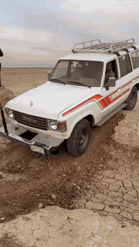 السلام عليكم من رخصه الادمن لاندكروز للبيع م 85 كير اكسلات امامي خلفي محرك 3f كير  محرك خير من الله ماكنيت باور ستيرن جام كهرباء سنتر لوك تبريد الواشرات مال الكمبريسر فقط سياره جاهزه من كل شي وترايك المكه ***********
