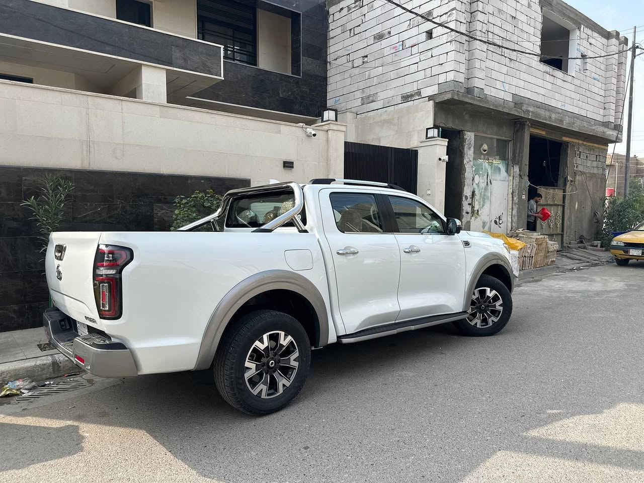 السلام عليكم... باور موديل 2023 رقم بغداد بانزين اعلى فئه فول مواصفات الداخل مشمشي ماشيه 62 الف مكفوله عدا ضرب في باب الصندوق  السياره بأسمي وتحويل مباشر باقي المواصفات معروفه للاستفسار *********** والسعر 200 وبيه مجال ان شاء الله
