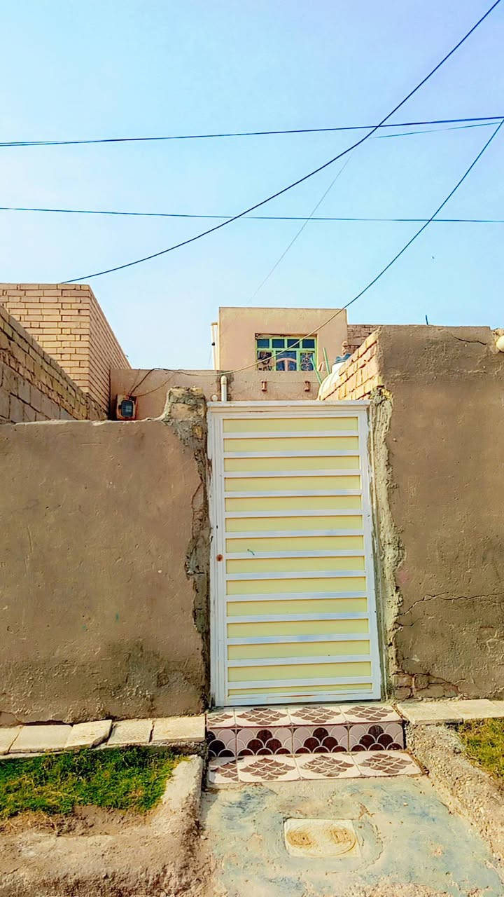 السلام عليكم 
البيت للبيع ١٠٠م عفك حي الشرطه  *طارمه  *صحيات  *استقبال  *مطبخ  *غرفه +منور 
* ملاحظه البيت ما مأخوذ عليه اسكان يعني تكدر تأخذ ترميم عليه 
للاستفسار ***********
