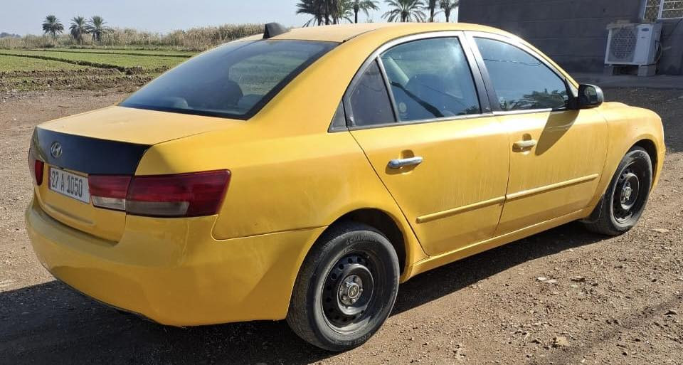 السلام عليكم
عجله للبيع نوع سوناته
رقم 17
 الون اصفر
موديل ٢٠٠٨
مكينه كير
حداديه جديدة
مكينه. ٦
العنوان 
واسط الدبوني
رقم الهاتف

0780 688 7991

(0770 317 6219)
