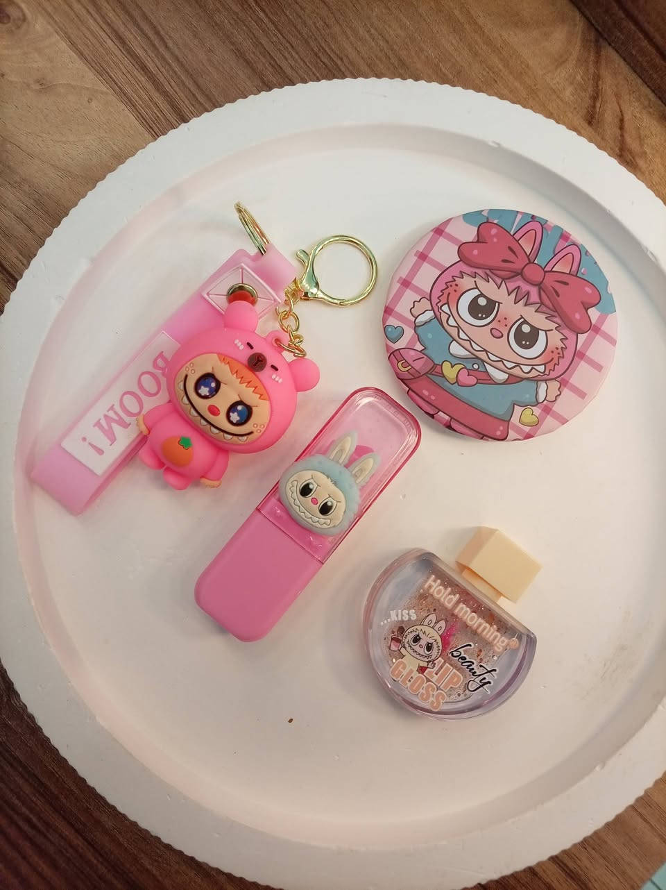 مجموعة لابوبو
متكونة من ميدالية ومراية وحمرة بناتية وگلوس 
القطعة الف دينار


**إذا كنت صاحب هذا الإعلان وتريد حذفه لأي سبب، رجاءا أرسل رسالة إلى الدعم الفني**