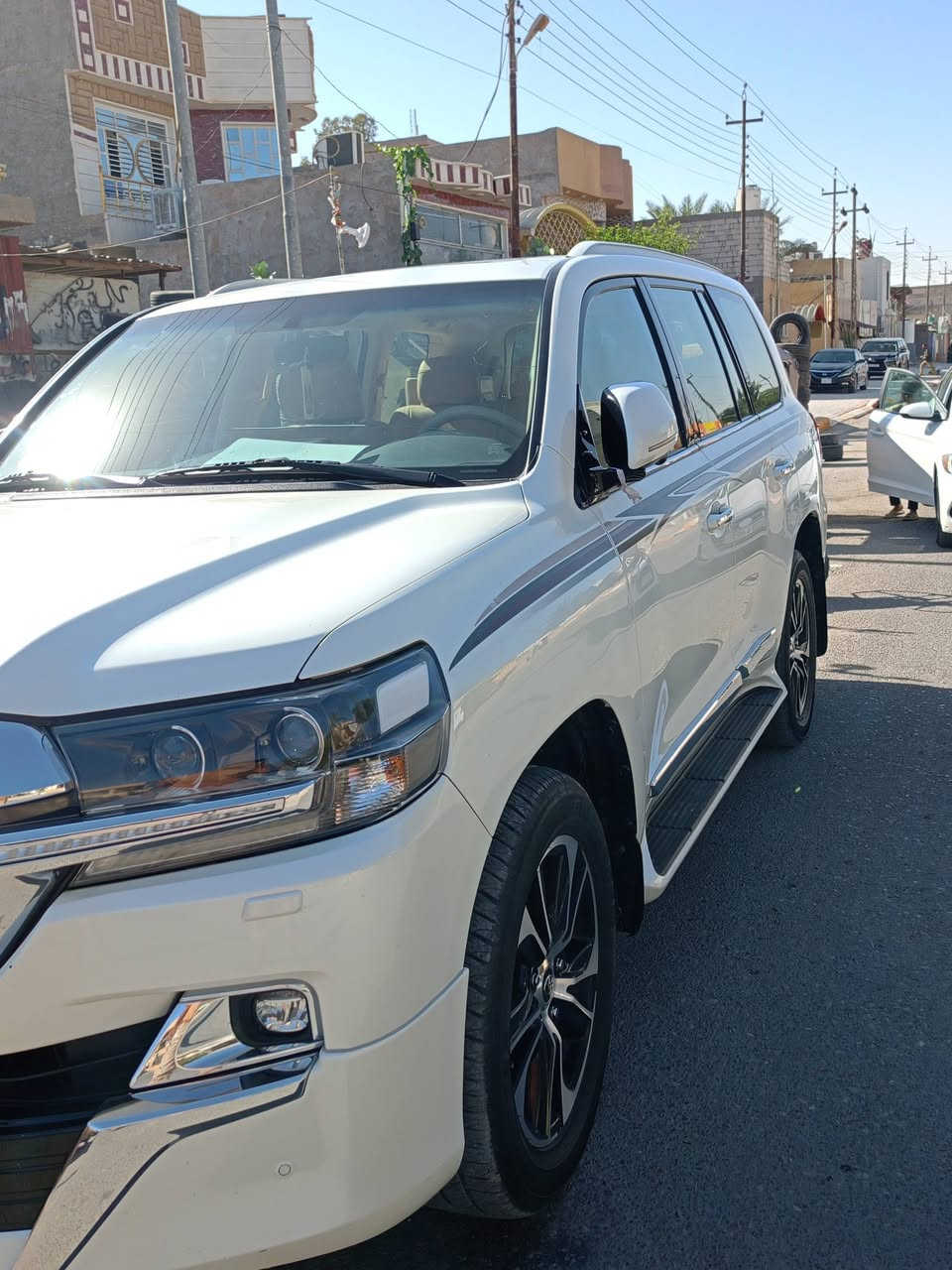 السلام عليكم لاندكروز للبيع موديل 2021 اتصال على الرقم***********
