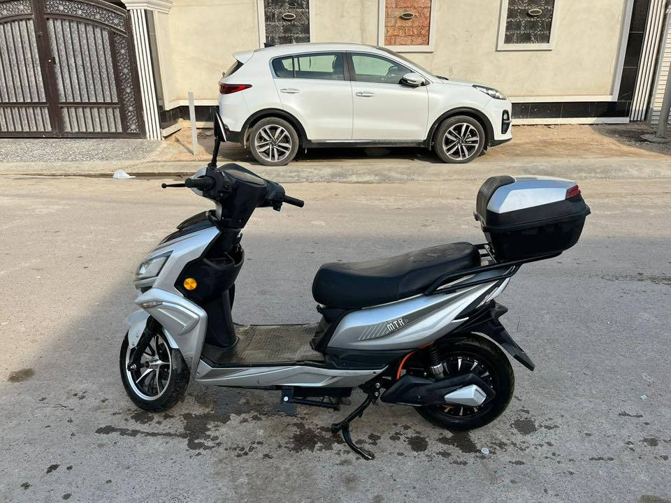 سلام عليكم دراجه سكنس كهربائي
ملف 2.500
موصفات بصمه 
تشغيل عن بعد
كامله موصفات 
بيها كم شخص موضح بل فديو 
الممشى 1117
سعر750وبيها شوفه 
مكان دراجه بغداد  الحبيبيه قرب شارع المكافحه 
 ‭0773 954 0935
