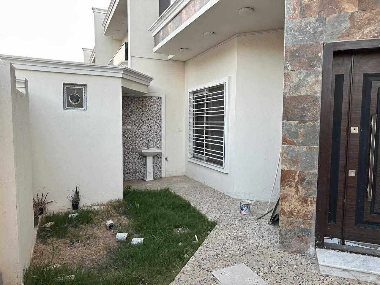 دار في مجمع الجنائن السكني في الفلوجه

🟥المساحه 200 متر طابقين 4 غرف نوم
واجهة 10 متر 
🟥 شارع 15 متر نافذ على شارع 40

💵 السعر 230 مليون قابل للتفاوض

للاستفسار 
*********** واتساب
‪0773 370 2788

هيثم المحمدي للاستثمارات العقارية
