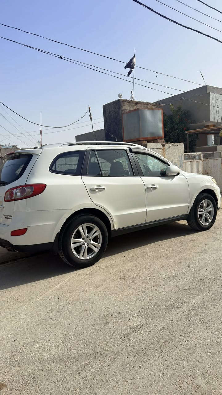 سنتافي 2011 كامل مواصفات واحد على واحد محرك 6 سلندر تدفئة تبريد تحكم ستيرن سونارها موجود 
ضربة بسيطة بالدعامية الخلفية
السعر 165 وبيهال مجال بسيط
رقمي ***********
