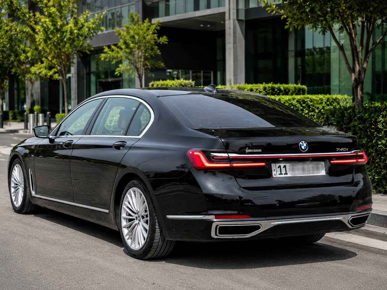 بيع او مراوس 
وكالة العروش خليجية BMW 740 Li
موديل 2020 باب طويل السياره فول الفول 
بانوراما وداتا شو وكامرات 360 درجة وابواب شفط وجكات ورادارات ونقطة عمياء وكشنات جلد وتبريد وتدفئة حتى الخلفية وبصمات وصندوك كهرباء و5 بردات وايباد خلفي للتحكم وبعد هوايه مواصفات اعلى فئه السياره جديده وجاهزه من كلشي تخم تاير وصدر جديد و السياره خليجية كفاله عامه باستثناء بارد في باب الخلفي السياره كانت مغلفه من 2020 وهسه شلت التغليف يعني البدي كلش جديد وستخدام السياره كان في عمان يعني مامتعوبه السياره رقم بغداد ومكانها بغداد السعر 410 ورقه للأستفسار ***********
