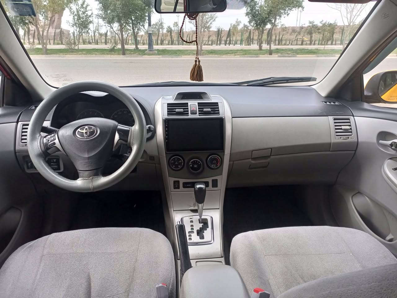 سلاو ئەم سەیارەیە بۆفڕۆشتنە مۆدیل2013 دووپارچەوونیوی سبوغە چیڕومەکینەی بەشەرتە سەنەوی تازە  تەحویلو وەکالە بەشەرت غازو بەنزینە سعری 133وەرەقەو مەجالی برایانەی تیایە  ***********
