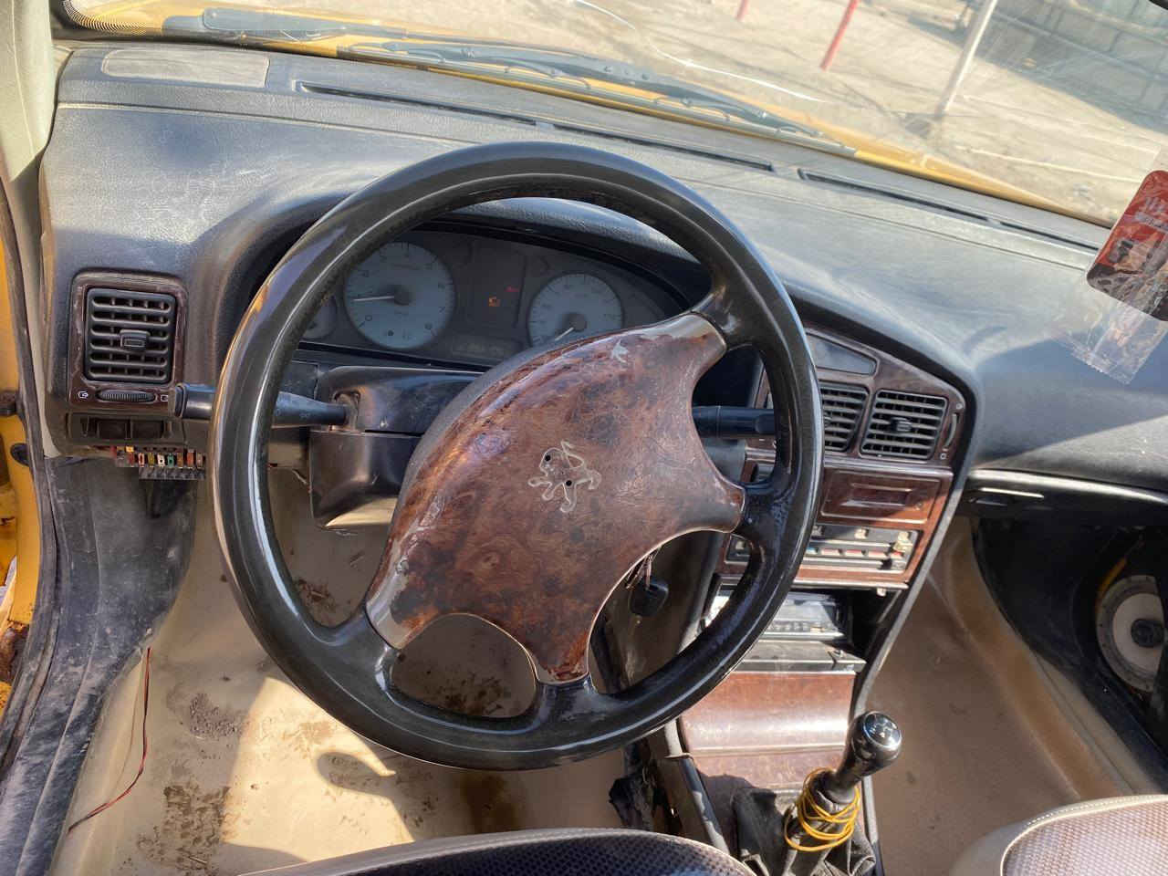 السلام عليكم 

بيجو بارص موديل 2015 بسمي ارقام انكليزي كله جديد معامله جديده صار شهر من داورته 

حداديه جديده تبريد ثلج 🥶 كير مكفول دواخل نظيفه  
تخم تاير 
مكينه تنقص سبب النظح 
السعر 42 مجال بسيط
المكان بابل ***********
