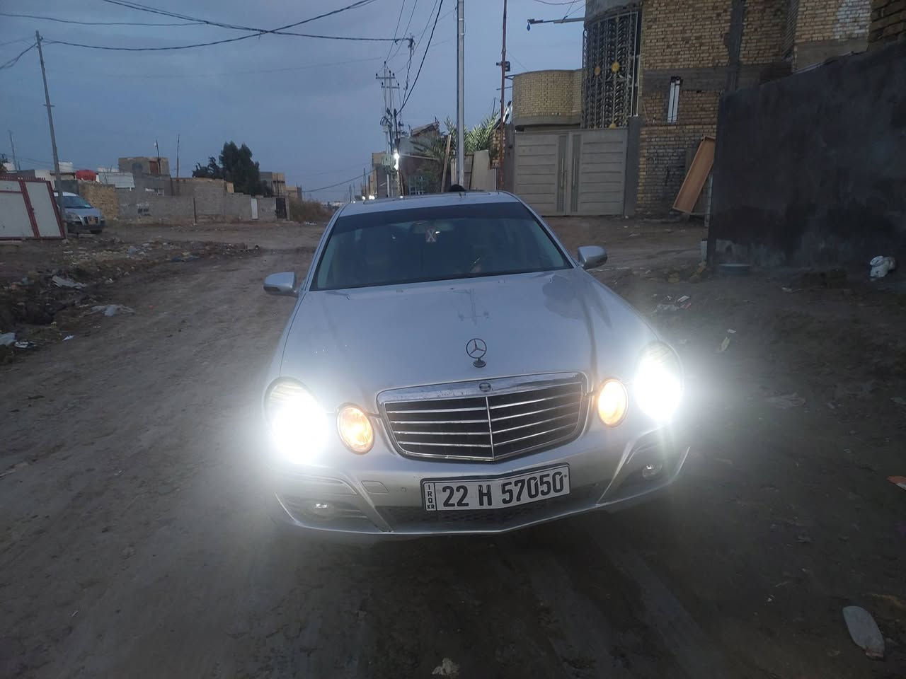 للبيع مارسيدس e200  موديل  2008  رقم أربيل  سيارة جاهزة من كلشي
تحويل او وكالة  فتحت سقف  كشنات جلد كهرباء شاشة عرض محرك بلادي ٤ سلندر  توربو  السعر 135   وبيها مجال 
للاستفسار *********** 
غير متواجد على الفيس
