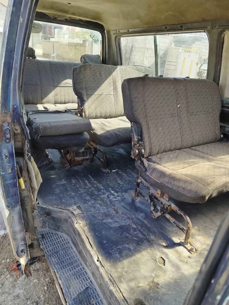 كيا هونداي موديل 1995مكينه كاز 3000 السياره جاهزه ترايك وين متريد شغاله نكره مكينه بيها خيط بخار كير واكسل شواصي حداديه باتري كله كفاله السياره غرفتها نظيفه مال جناي تخم تاير جواها ويل كب كهربائيات كلها شغاله السياره حلوه مجمبزه السعر مليونين ونص وبيها مجال السياره مابيها خياسات ولا لحيم السياره رقمها بغداد طرف ثالث مكلف بالنشر هذا رقم صاحبها يسكن ديالى بعقوبه  *********** - ***********
