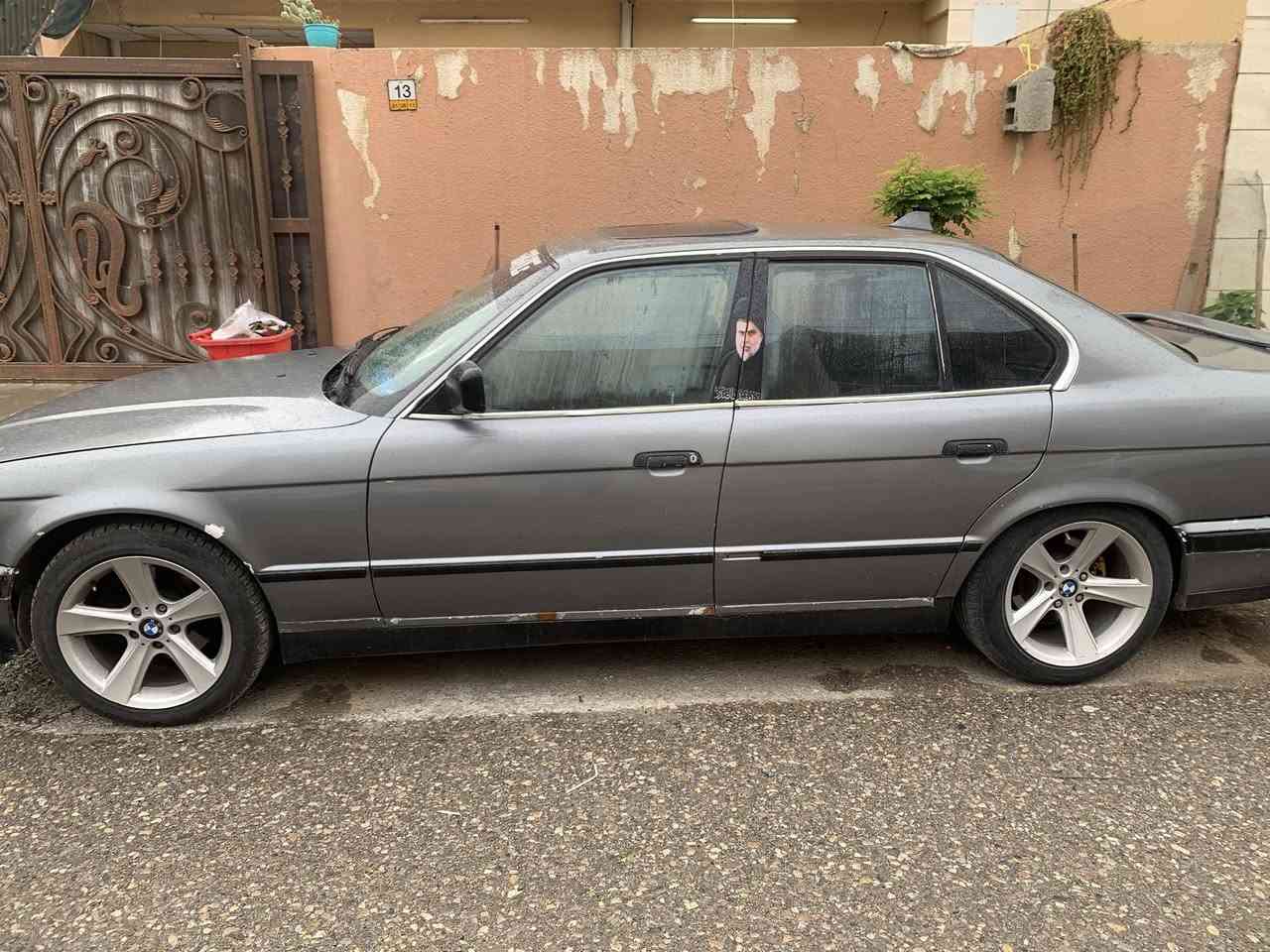 بي ام525اصل كير ومحرك 25 مسكر عدل 91محرك قبل يومين شاده حاويه 
كير عادي جاترك عليها اكسل 3.23
داخل جلد غرفه جديده كلش 
منظومة تبريد كلها جديده 
صدر امامي خلفي جديد قواعد دبل شرط ما بيه اي نقص 
كهربائيات كلها شغاله ومرتبه 
ويل كب هامان جديد لا فطر لا لحيم 
تايرات قبل كم يوم شادهن باتري جديد 
رقم بغداد انكليزي بسمي 
فتحه ملغيه *********** واتساب فقط مكان السياره سليمانيا
