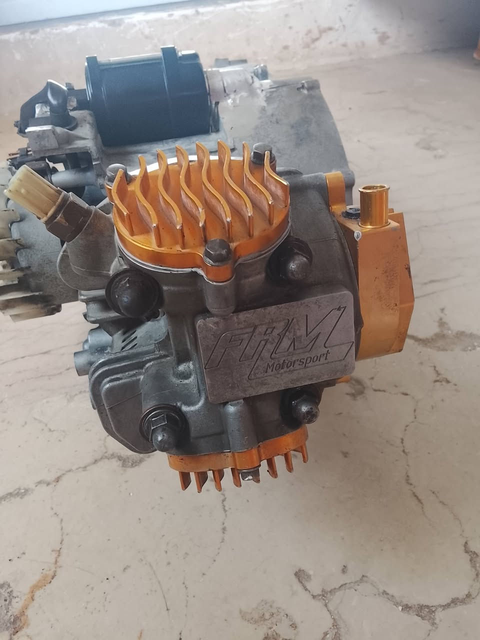 سلام عليكم تزويد للبيع ماكس وسكنس كله اصلي غراض مفوله ونظيفه اسعار خاص رجاء شتريد بل خدمه مكاني بغداد حي العامل رقم ***********
