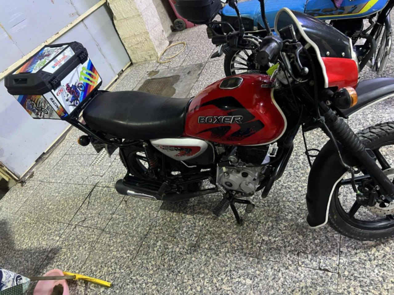 بوكسر موديل 2023 رقم انكَليزي ماشيه 5000حقيقي مكفوله كفاله عامه السعر مليونين  و 800 *********** مكاني المحمودية
