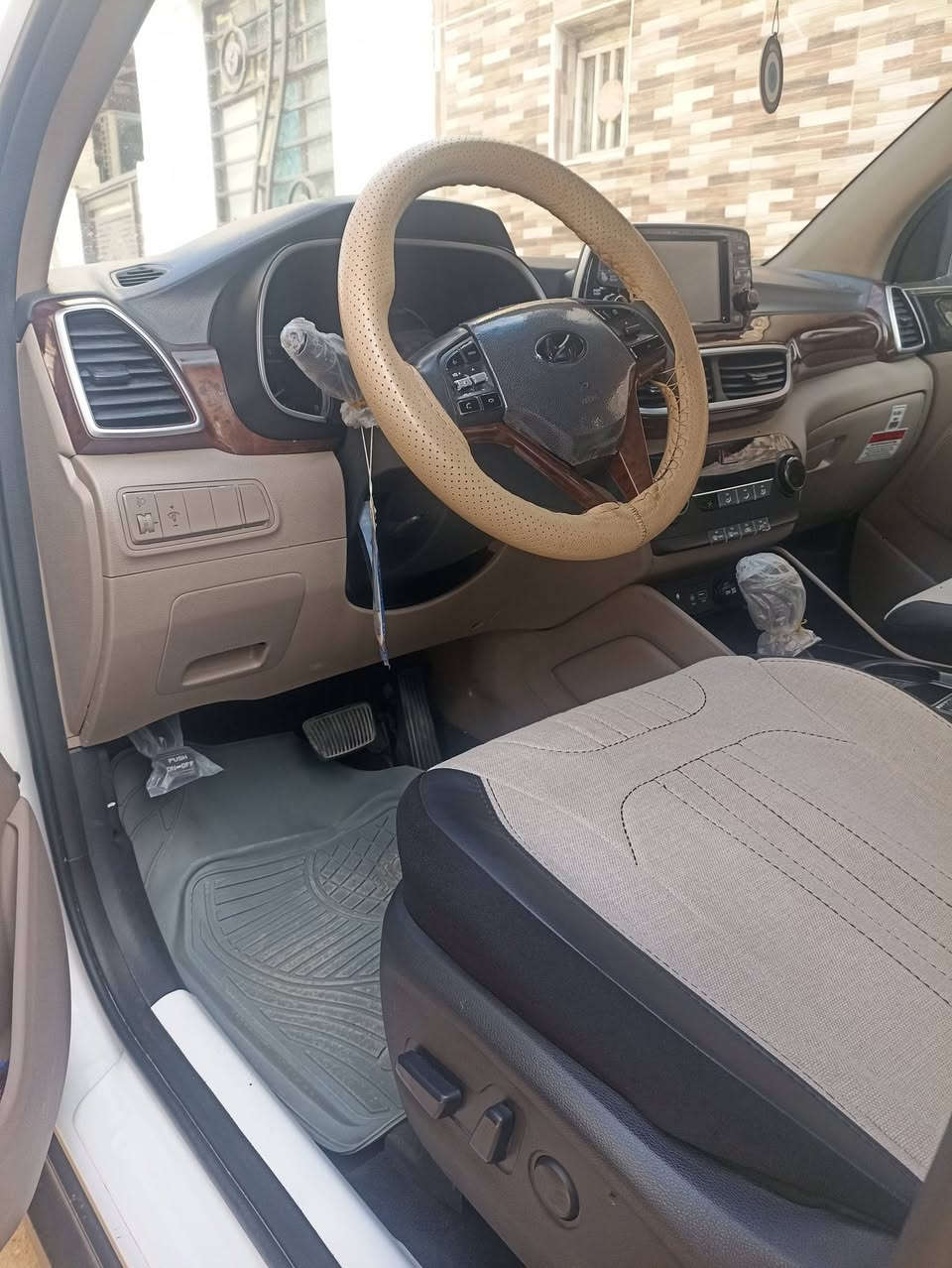 سلام عليكم توسان مديل 2020 رقم بغداد الجديد بسمي مداور أي وقت سنويه لل2030 هزه جديده سياره كفاله عامه فقط بارد بصيط سياره فول واحد ع واحد ميحتاج اذكر موصفات فول للخير شركه الكاصد سياره جلد بلادي إني مدوشمه ماشيه 85 كفاله كير ومكينه وحداديه وتبريد وتخم تاير كله جديد مابيه نقص برغي مكاني كربلاء السعر 218وبيه مجال بصيط *********** فقط تصال ممتواجد ع فيس
