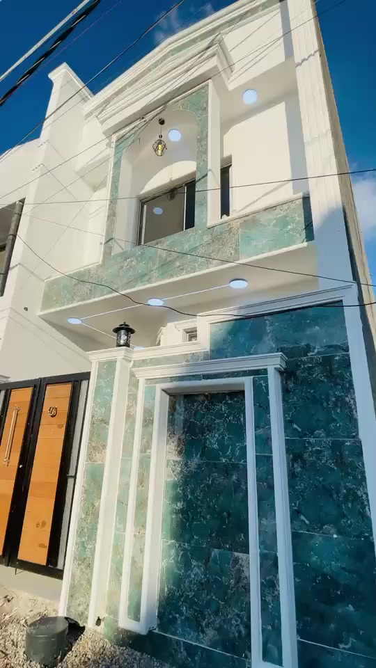 يااللة 
مشتمل قاطين في منطقة الاستخبارات شارع ٢٠ متر بصف الركن يبعد عن شارع ٤٠ مايقارب ٢٠ متر موقعة كلش حلو 
يتكون من 
٣ غرفة نوم 
٢ صحيات 
مطبخ 
استقبال مشترك وية الصالة الداخلية 
للعلم المشتمل جديد مساكن بي أحد 
    للتواصل
  مكتب داري 
      سيف
  ***********
