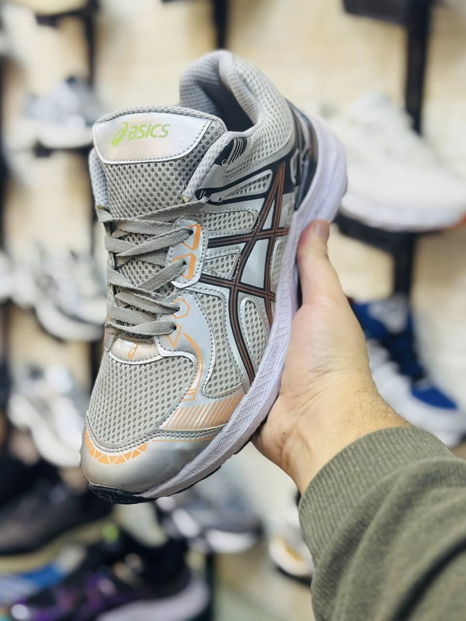 🔥 وصول وجبة جديدة من أحذية ASICS 🔥  
بتصاميم عصرية وجودة عالية 😍  

✨ متوفرة الآن بعدة ألوان مميزة جداً تناسب جميع الأذواق 🤩  

👞 محل روما للأحذية الرجالية  
📍 العنوان: خانقين – مجمع شاكر رضا، الطابق الثاني  

📢 زورونا وشوفوا أحدث الموديلات!


**إذا كنت صاحب هذا الإعلان وتريد حذفه لأي سبب، رجاءا أرسل رسالة إلى الدعم الفني**