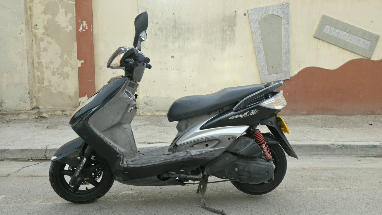 السلام عليكم دراجه سكنس فحل
لونين صفاح رصاصي واسود 
كامله بدون اي نقص بلاديه 
 مكينه مفوله شك الكاع
 مكاتبه مال معرض + منفيس 
السعر   650  بيهه مجال بسيط  
كهربائيات كله شغال  شلعه فول
العنوان : بغداد مدينه الصدر  
الاورفلي قرب العماره البرتقاليه
للاستفسار  : ***********
