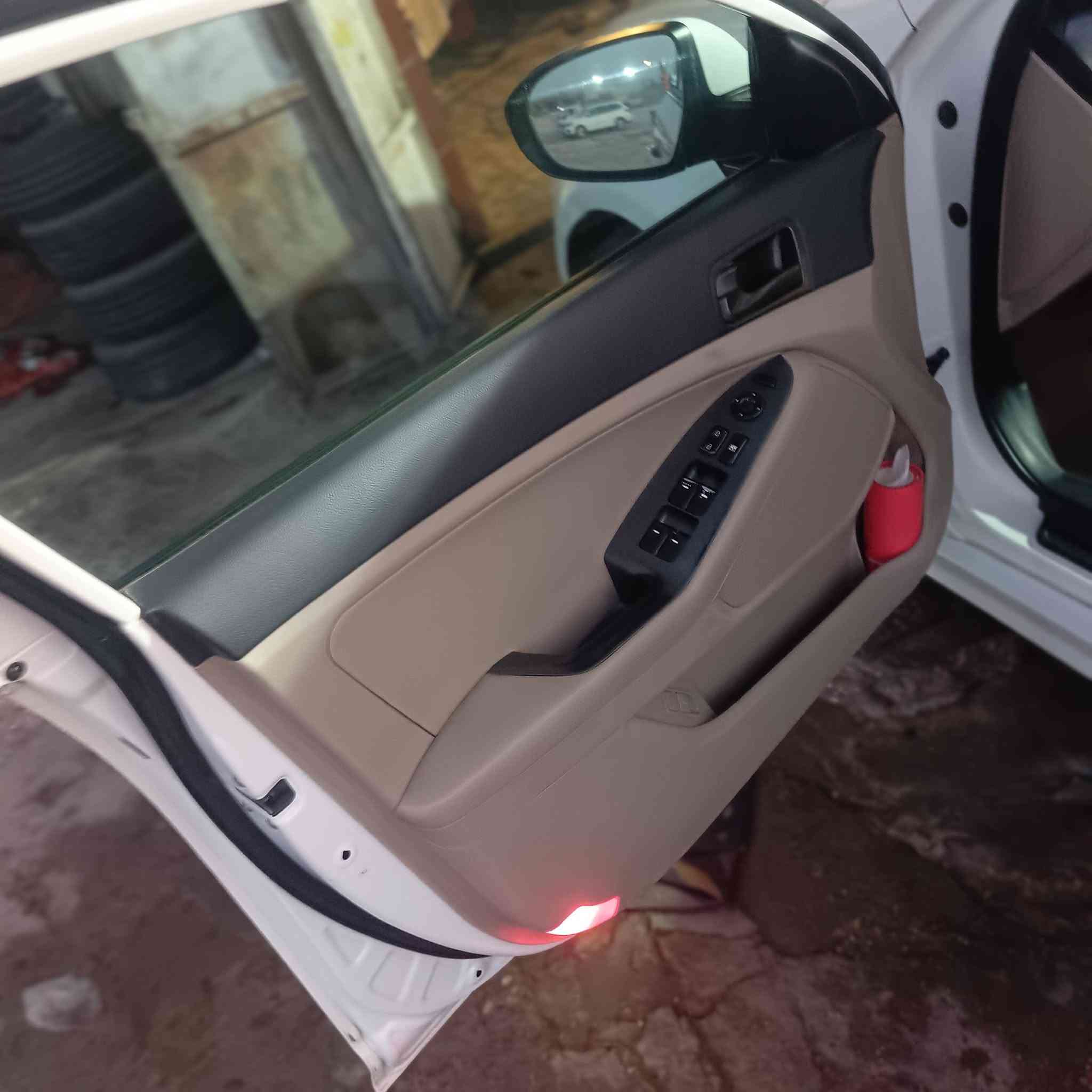 كيا اوبتيما ١٤ شكل ال١٥ خليجي ٢٤٠٠
بيها ٣ قطع تبديل بدون دواخل والجنطة بيها بارد 
السيارة خير من الله تدفئة تبريد 
مكاني نجف 
للاستفسار ***********
