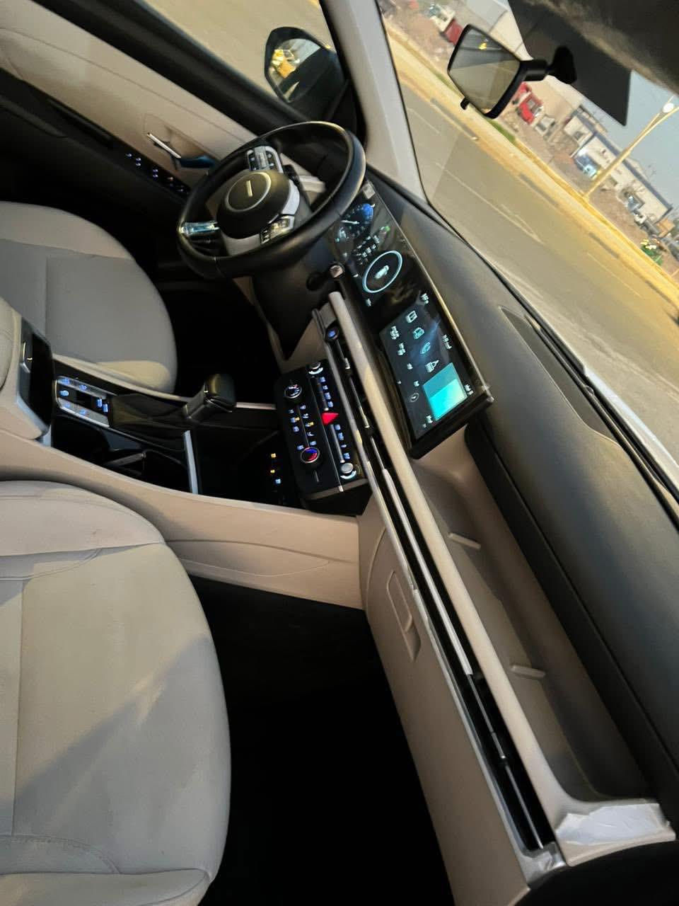 هونداي توسان خليجي ضمان الشركة
توكلر  : سقف أسود

كفاله عامه 

رقم بغداد بأسمي تحويل مباشر 

عداد المسافه : 11  الف km فقط

الموديل : 2025

حجم المحرك :  2000 دوش 

حساس امامي خلفي 

 بصمة تشغيل وابواب تشغيل عن بعد

جنطة كهرباء

تبريد قطعتين - مقاعد كهرباء اماميه 

مقاعد تبريد - مري شفط - اشاير مري 

مثبت سرعه - سايد بريك كهرباء 

شاحن وايرلس - لايت الامامي زينون + لد

بردات خلفيه - ويل كب حجم 19

مكان السيارة ؛ السماوه/ مداور ثاني يوم 

السعر 242 

***********
