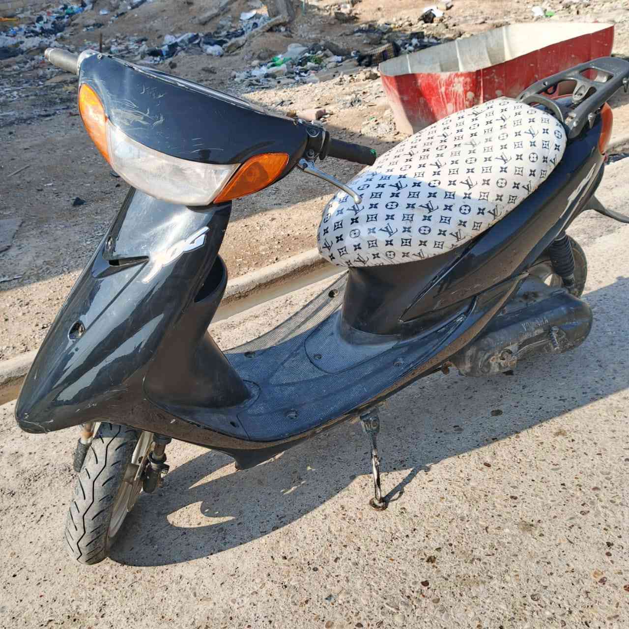 سلام عليكم عصفوريه للبيع الدراجه نضافه 90% كفرات بلادي شلعه ومعدل فول هندر واحد بأي وقت كهربائيات كلها شغاله حساسات شغاله الدراجه نقص جوزه لين سويجه ضايع الدراجه تفيد لشغل للمدرسه ماتعبك السعر 175 وبيه مجال بسيط 
عنوان بغداد حي نصر رقم *********** واتساب موجود
