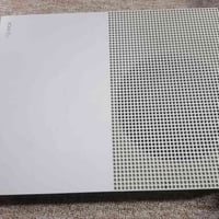 اكس بوكس ون اس • ما مفتوح • ملحقات أصلية