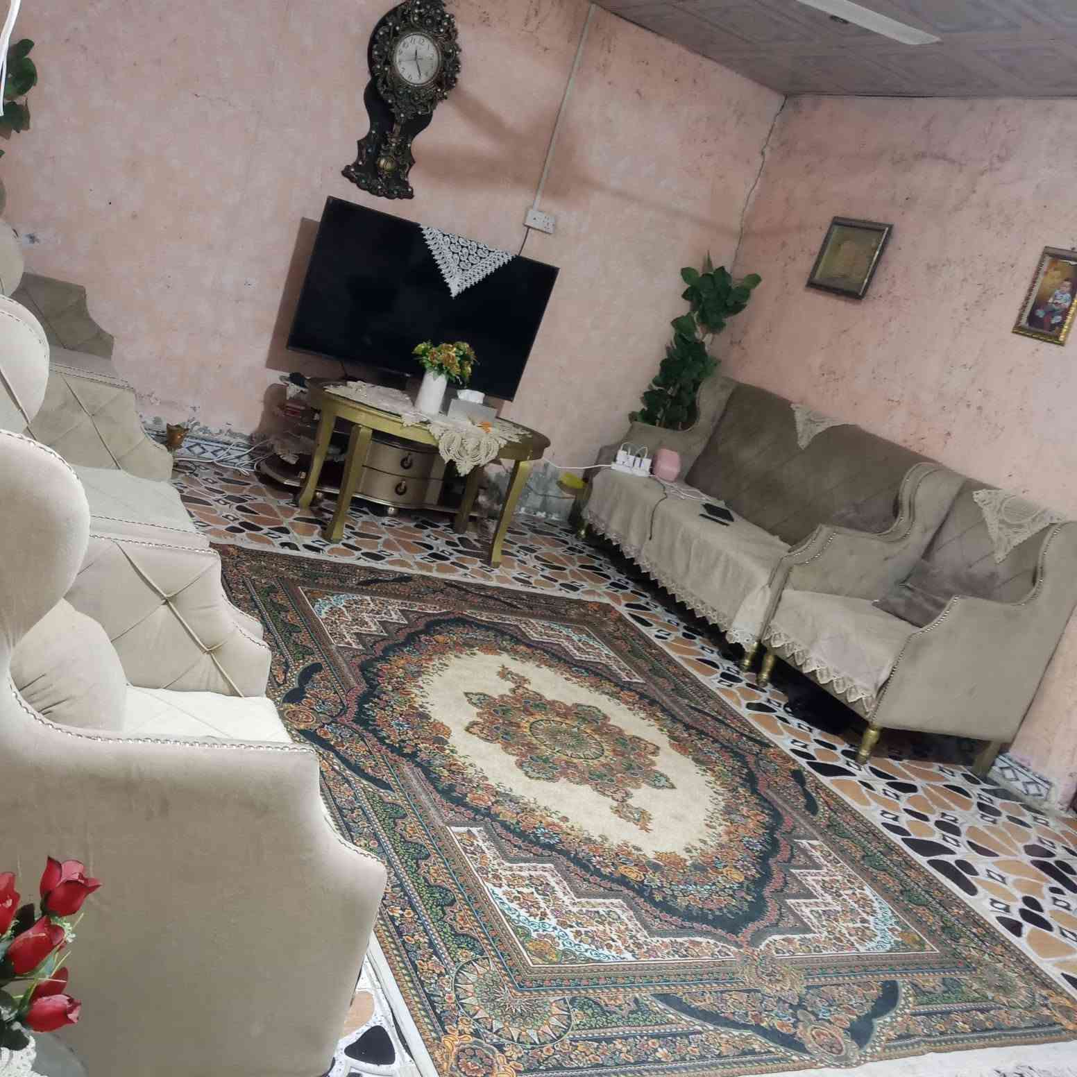 السلام عليكم عندي بيت تجاوزالامن الداخلي لبيت غرفتين وصاله كبيره وديونيه كبيره ومطبخ وصحيات البيت موقعه كلش حلو البيت لا عليه ازله ولا تبليغ السعر 18وبي مجال التصال على رقم ***********
