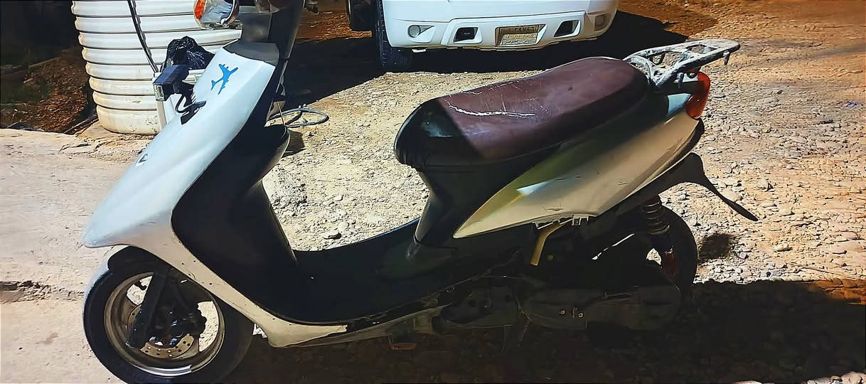 سلام عليكم دراجة ستين عصفورية فحل 
للبيع الدراجة نضيفة وحلوة مكينة ما مجفتة ولا مفتوحة المكينة بلادية 
تيراتها جدد عداد السرعة ولايت شخال 
السعر 200 قفل لاستفار علة هاذة 
الرقم / ***********
