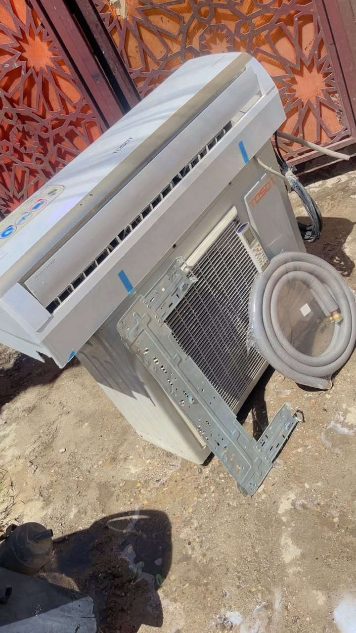 السلام عليكم اخوان سبلت للبيع نوع توسوت ثنين طن السبلت بعده جديد مستعمل قليل نظافه 90/100 كامل مكمل غاز مفول وعل فحص ماطور T3  تبريده ثلج ☃️❄️🧊 تدفئه نار 🔥🐦‍🔥❤️‍🔥 السبلت راديتراته بعدهن صفر السبلت مغسول وجاهز بس شد السبلت كلشي يشتغل بي حساسات موزعات السبلت مع كامل ملحقاته بواري جديد بل كارتون وايرات ريمونت السبلت بلادي مكفول من فتحت البرغي
السبلت تاخذه من باب بيتي وبي ضمان 
التوسوت معروف بتبريده وتدفعه القوي 
السعر : 375 وبي مجال كلش بسيط 
للاتصال : ***********
الموقع : بغداد شارع فلسطين

