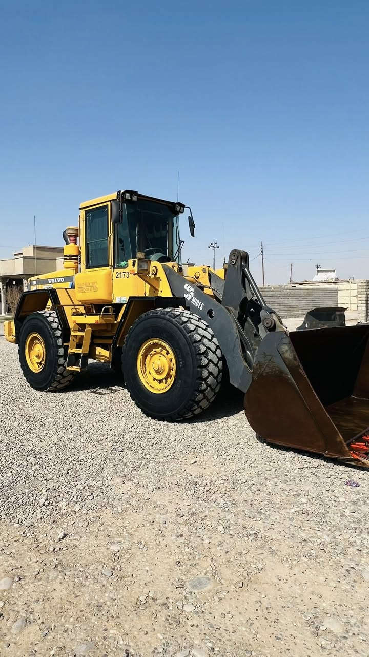 أسلام عليكم فالفو L90D نضيف رقم سنويه 
كل جديد شرط تحويل حصه كاز بيه محرك بيه تبخير بس ماينقص بم نوزلات 
معمرات جديد شرط كير اكسل كلو جديد 
تبريد شرط ثلج ❄️تدفئا شقاله. تخم سنون جديد 
سعر ***********
