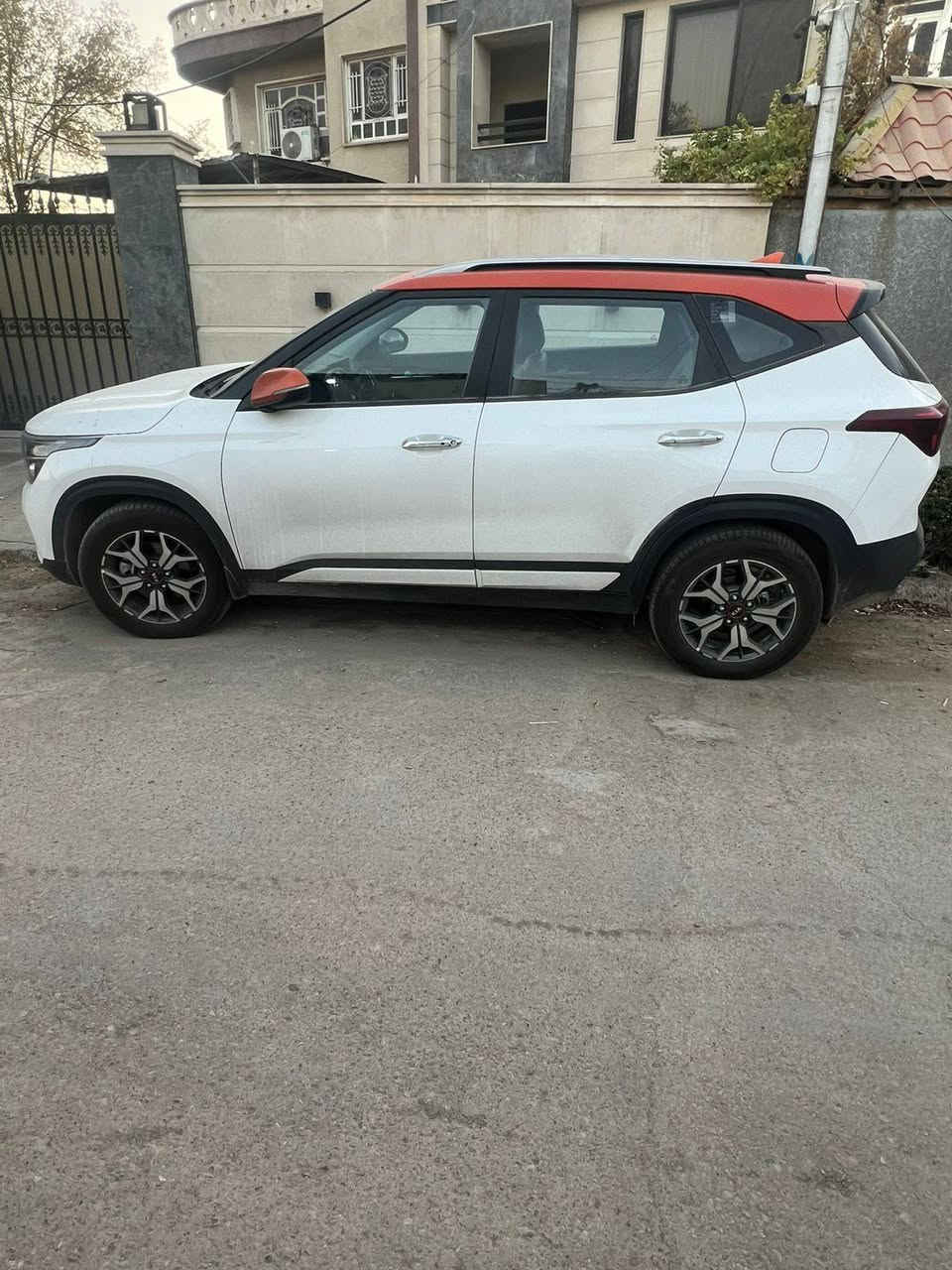 كيا سيليتوس 2021 للبيع 
تجميع هندي

السياره خليجي ماشيه تقريبا 22000 km 
بصمه بدون فتحه وكشنات جلد ، تبريد قطعتين، حساس خلفي ، كامره وشاشه كار بلي واندرويد وباقي المواصفات معروفه 
السياره نظيفه حيييل ومال بيت وممتعوبه ابد 
بيها بارد شبر بالجاملغ الخلفي وشخط باب السايق هم شبر والباقي مكفول 
رايدها ب16000
للاستفسار اكثر الاتصال عالرقم
*********** بغداد, العراق
