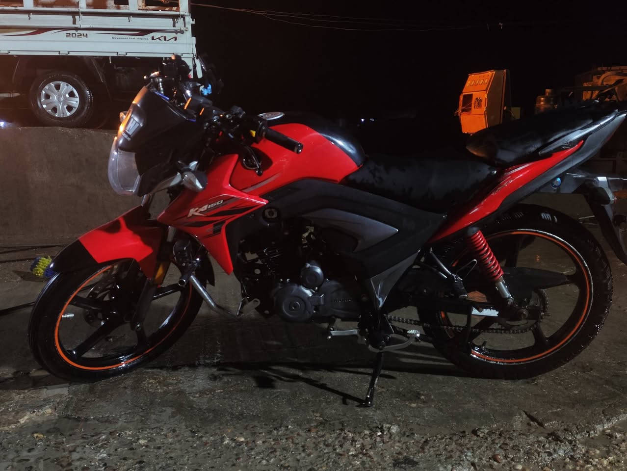 سلام عليكم 
هوجي للبيع 
موديل ١٨
مكمرك كامل اوراق موجوده 
محرك بلادي ممدوده عليه سبانه 
كهربائيات كله شغاله مابي نقص 
ماطور جاهز ماناقصه برغي 
السعر ١٣٥٠
عنوان رأوه 
الاستفسار ***********
