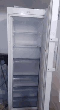 مجمده عموديه شرط الثلج جديده والتجميد لا مصلحه ولا اي شيء بيها وانطيك ضمان بيها مكاني الزبير الدريهميه هاتف 
***********
