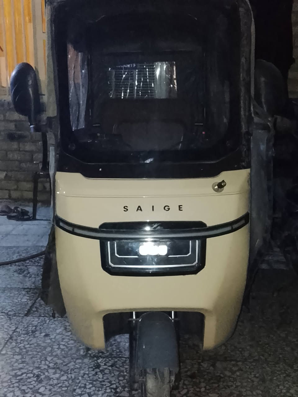 تكتك شحن للبيع نظيفة اخت الجديد للاستفسار  *********** السعر مليون وربع وبيها مجال ب 1250000
