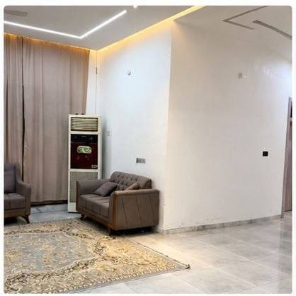 🏡 عقار مميز للبيع – كربلاء المقدسة

📍 الموقع: شارع زينب الكبرى

📍 الشارع الفاصل بين القنطرة البيضة وفندق البارون

📍 يبعد حوالي 3 دقائق عن فندق البارون

📍 يبعد 150 متر فقط عن الشارع الرئيسي

📐 المساحة الكلية: 970 م²

📄 السند: طابو زراعي سند 25

✨ العقار عبارة عن بيتين مستقلين ضمن مساحة واسعة

🏠 البيت الأول

▪️ مساحة 200 م²

▪️ طابق واحد

▪️ 4 غرف نوم بنظام سويت

🏠 البيت الثاني

▪️ مساحة 175 م²

▪️ طابقان

▪️ 4 غرف نوم بنظام سويت

🌴 حديقة واسعة ومشجرة

🌴 أجواء هادئة وخصوصية عالية

✨ مناسب للسكن العائلي أو الاستثمار

✨ موقع مميز قريب من أبرز معالم كربلاء

📞 للاستفسار والمعلومات:

***********

#عقارات_كربلاء

#كربلاء_المقدسة

#شارع_زينب_الكبرى

#القنطرة_البيضة

#فندق_البارون

#بيت_للبيع

#عقار_مميز

#فرصة_استثمارية
