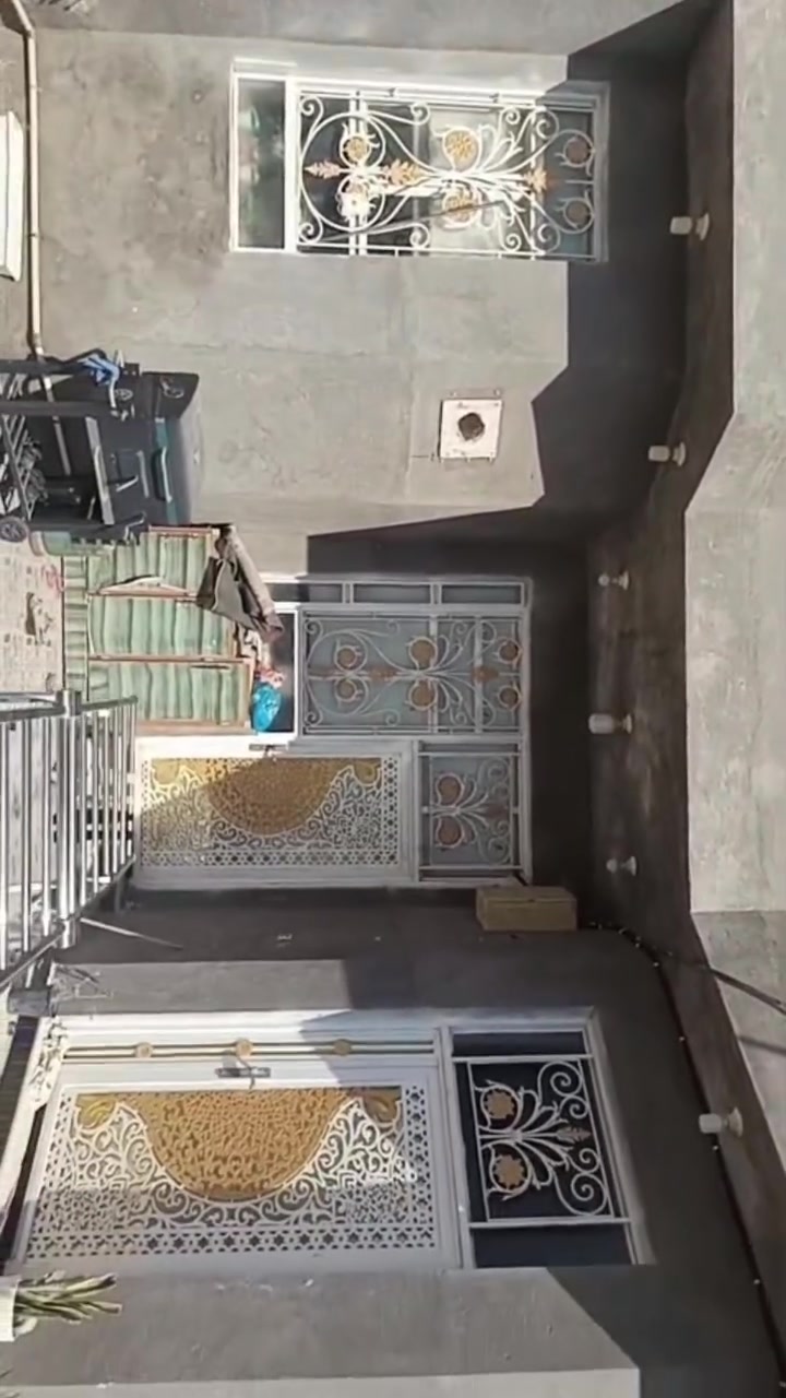 #للبيع بيت طابقين بناءً جديد
الطابق الأول جاهز تماما للسكن
اما الثاني واصل للسكف
مسلح بناء درجة اولى 
غرفتين وصالة واستقبال ومطبخ (حار وبارد)
وطارمه وحديقه ومخزن (سندويج بالسطح)
مع كاونتر جدا ممتاز وسبالت عدد ٢عالشرط
وستائر وكامرات ٤ وسخان وماطور
مكانه سيد علاوي نزلة ال رباط

اي استفسار راسلنا خاص او اتصل
***********

الي عنده عروض عقاريه للبيع يراسلنا نوفر بيع
سريع وآمن
