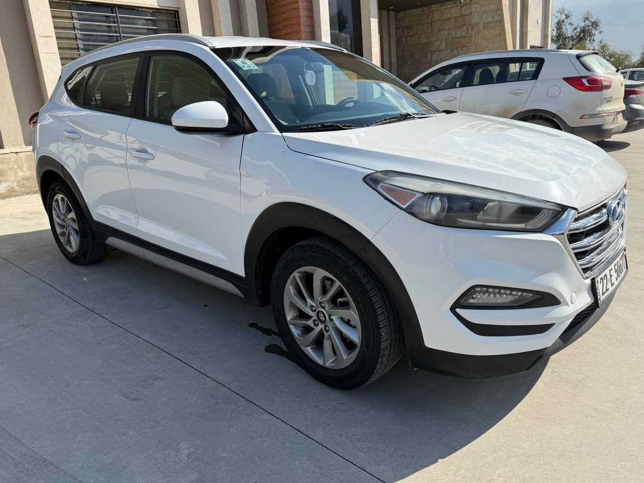 توكسن موديل 2018 وارد امريكي
رقم أربيل مسطره تحويل مباشر  
كابون بانزين موجود  
مكينه 2000  
ماشيه ٧٤ الف ميل  
تدفئه نار 🔥 تبريد فول ثلج ❄️ 
حداديتها خير من الله جديده أمامي خلفي فول 
مواصفات نص فول
 ضرر مكفوله كفاله عامه  (صبغ بنيد شويا جاملخ) 
السياره جاهزه ع الأخير وكاعده تحويل مباشر ومناقصها كلشي 
العنوان:الموصل
رقم الموبايل : *********** بيه واتس ايضا موصل, نينوى
