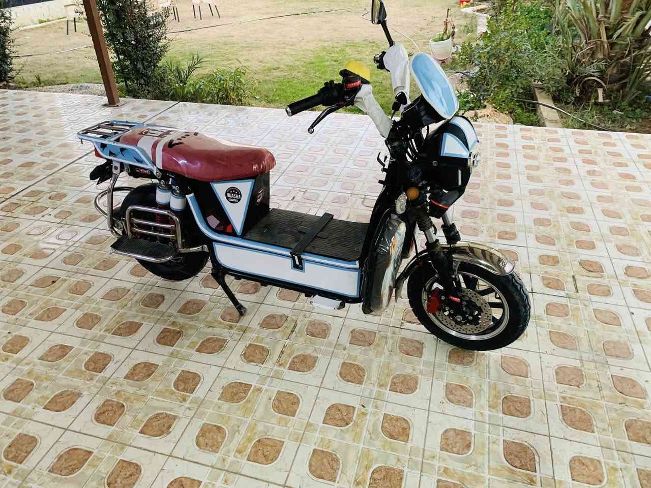 متاح دراجه شحن موديل ٢٣ النظافه مثل ما موضح بصور بطاريات منفوخه حيل زينه بس أبيع منفوخه كهربائيات كله شغل موضح فديو كامل السعر ٣٧٥ وبي مجال بسيط بيع و مراوس مكاني هيت حي البكر متوفر توصيل حسب الاتفاق 
*********** وتساب و اتصال
