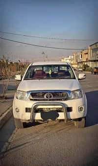 توێتا هایلۆکس مـودیل 2009 سعودی ناو سور  گێر عادی 270km هەقیقی ڕۆشـتوو...