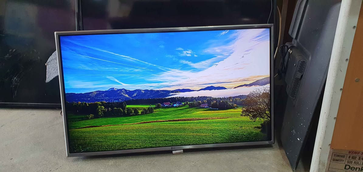 تەلەڤیزۆنی LG سمارت HDR سەتەلایتی تێدایە قەبارە 43
مۆدێل LK6100PVA - 2018 نرخی 150 هەزار لە هەولێرە
پەیوەندی بکەن بە واتساپ و ڤایبەر *********** أربيل, العراق

