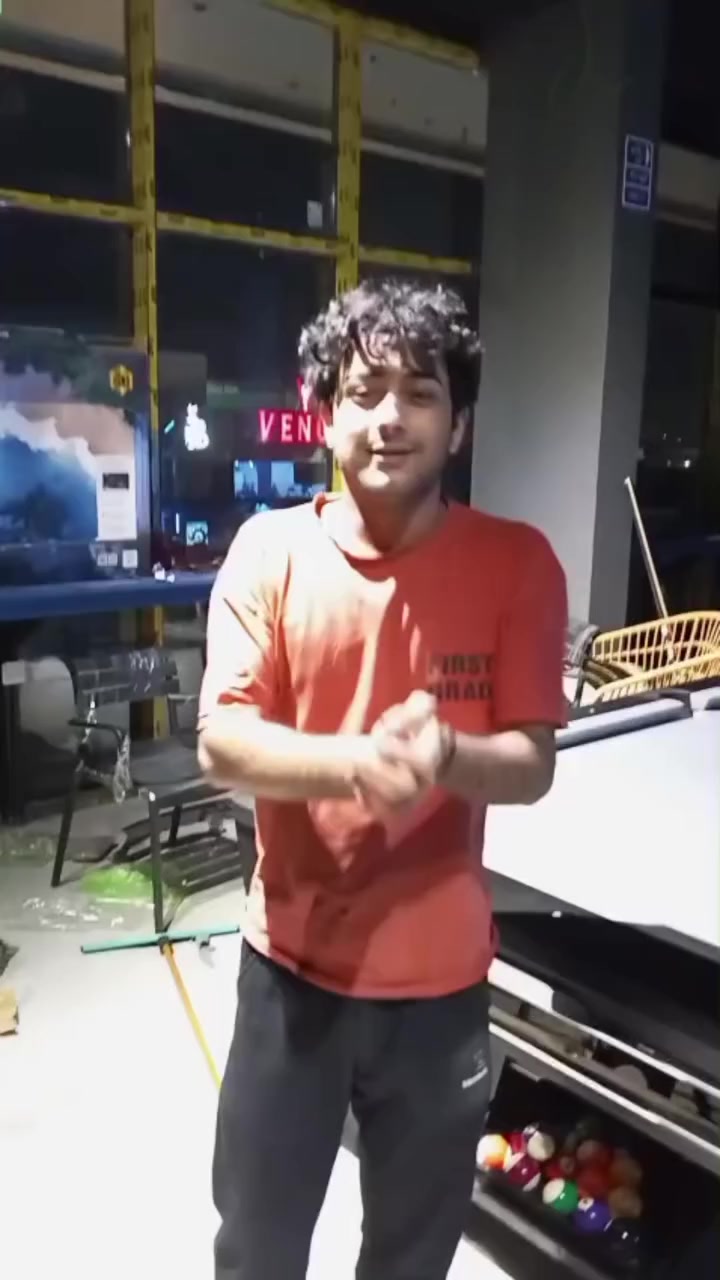 وصول طاولة بليارد العالمية يلن التي تم لعب بطولة العالم عليها قبل فترة 
بمواصفات خاصة فقط عند تجهيزات روني 
مثل شاصي حديد
وصندوك مثل الراسون 
الحديد والخشب اسود 
القماش رصاصي
هاي الموصفات خاصة بس عدنة للاستفسار والطلب 
***********
***********
***********
