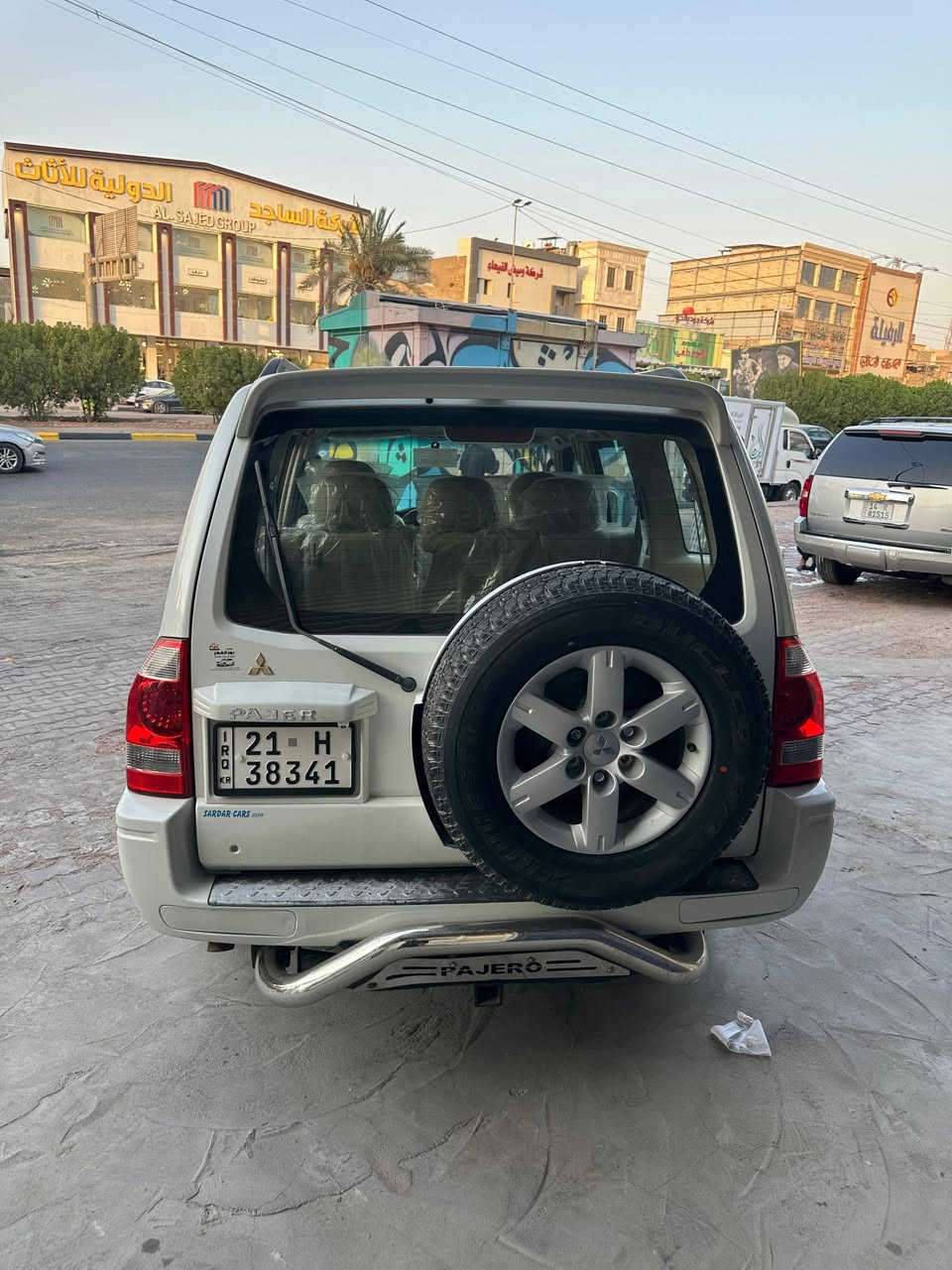 للبيع 🛑

النوع : ( متسوبيشي باجيرو حبتور خليجية العلامة الذهبية ) 

الموديل : ( 2006 )

اللون : ( أبيض لؤلؤي )

المواصفات : ( فتحة سقف ، مقاعد جلد ، تحكم كهربائي للمقاعد ، تبريد 3 قطع امامي خلفي ، نظام صوتي ممتاز ، مرايات شفط وتحكم بيهن كهربائي ، بالأضافة الى كروز مثبت سرعة ، لايت زينون ، كشافات ضباب ) 

الحالة : ( السيارة بحالة جيدة جداً ، استخدام شخصي ، والسونار يحكم أدامة كاملة من الأف للياء برغي نقص مابيها ولله الحمد ) 

معلومات أضافية : السيارة رقم سُليمانية رقم أنكليزي الجديد بأسمي تريد تحويل تريد وكالة 

الموقع : ( البصرة / الساعي مُقابيل حلويات الخاصكي )

السعر : ( ▪️ 𝟏𝟏𝟕 ▪️ ) وبي مجال للطيبين

للتواصل : ( *********** )📝
