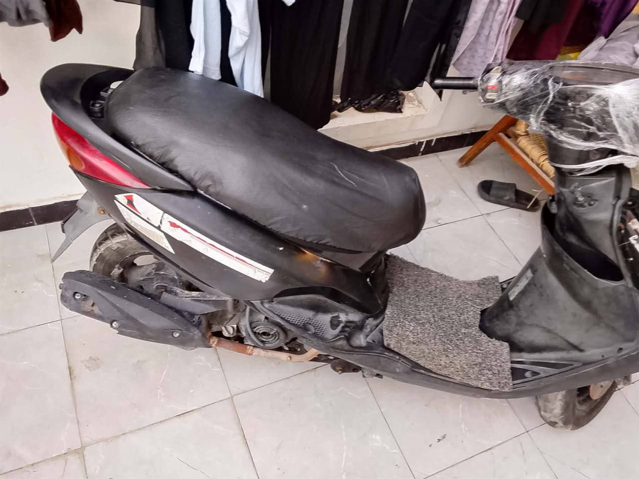 السلام عليكم دراجة للبيع بريز نكرة سلف كاملة دراجة يحتاجلها ادامة كلجات وصالنصة كهربائيات كاملة لايت زنون كابريتر تايوان كلشي بيها شغال مكاني اعظمية السعر ٤٢٥ الرقم ***********
