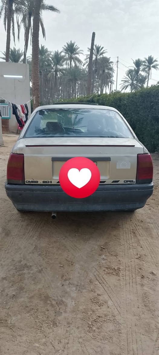 سلام عليكم للبيع أوبل اوميكه موديل 88 مكينه وكير كهربائيات كله جديد تخم تأير  السعر 18 وبهي مجال المكان ديوانيه الرقم الهاتف ***********
